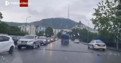 ეს რა ხდება ამ წუთებში ბარათაშვილის ხიდზე? - თვითმხილველის კადრები დაუჯერებელია
